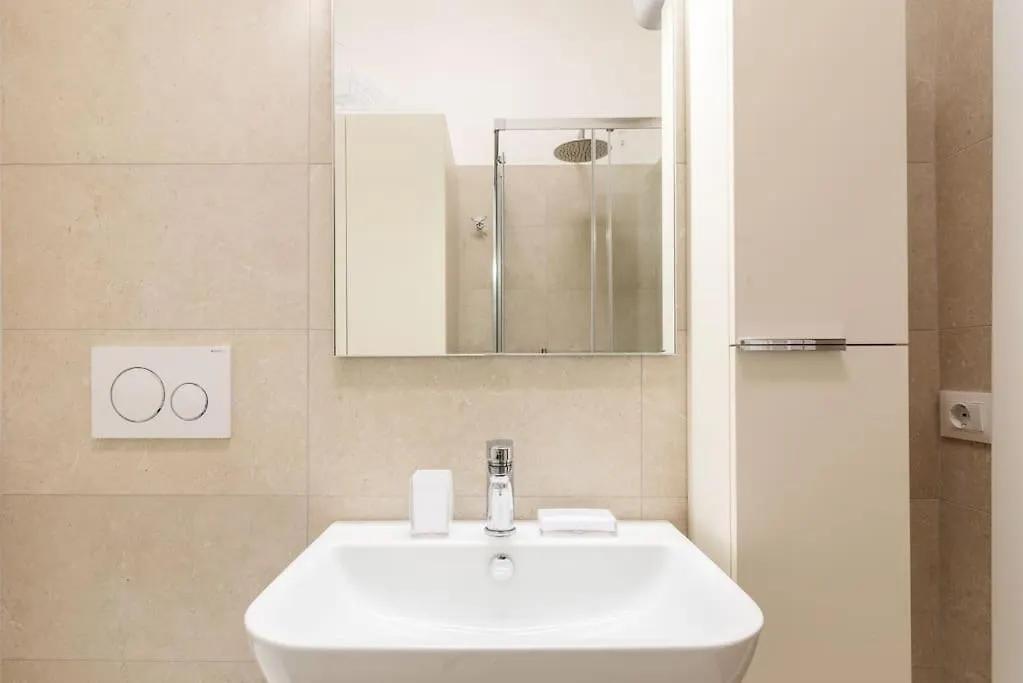 Elegante Bilocale San Calocero Apartment Milan Italy