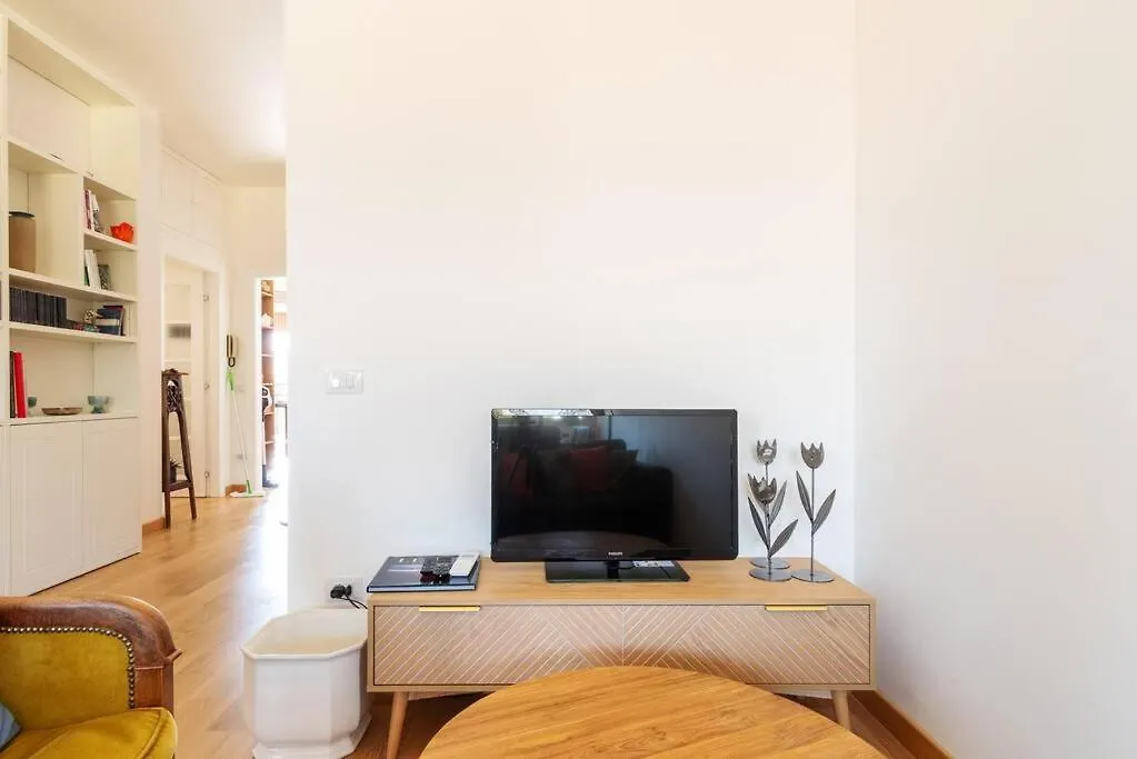 Elegante Bilocale San Calocero Apartment Milan